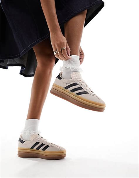 adidas Gazelle en blanco hueso, verde y caramelo (de mujer).